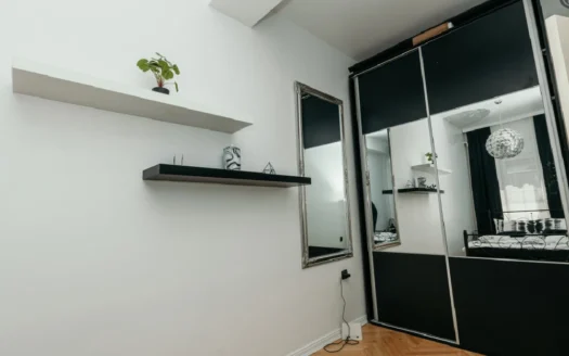 Kompletno opremljen jednoiposoban stan u pešačkoj zoni – centar Novi Sad