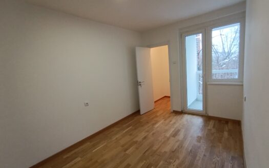 Renoviran trosoban stan – Sajam
